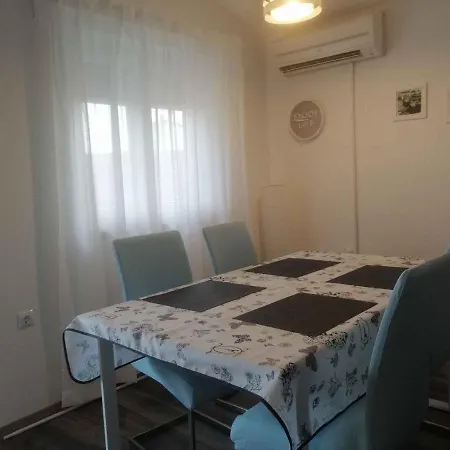 Appartamento In - Istrien 42611 Pinezići